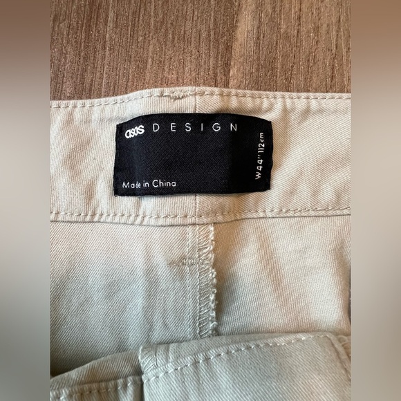 Men's asos Design Shorter Length Skinny Chino Shorts in Stone - Picture 5 of 6